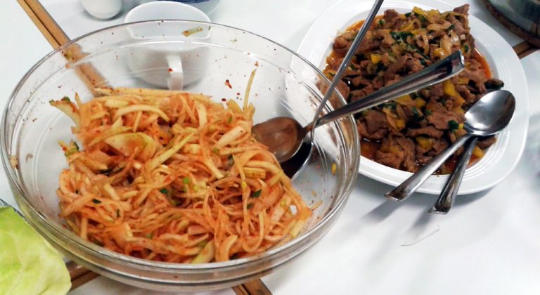 Koreanischer Kochkurs an der VHS München - Chan auf Futtersuche